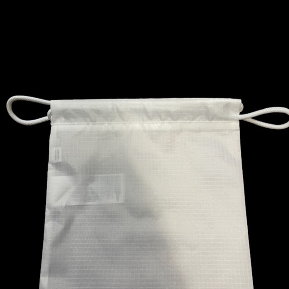 - Lacoste drawstring dust/wet stuff bag BRAND NEW - Picture 5 of 5